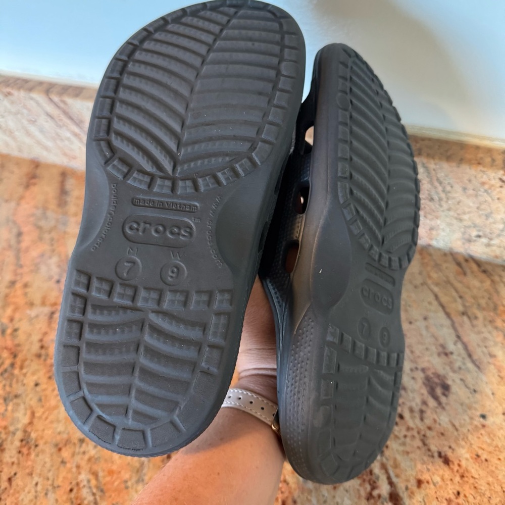 CROCS Men’s 7 or Women’s Size 9 Black Slides Sandals - Picture 4 of 4